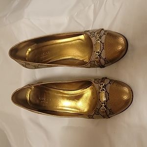 GUCCI 💯AUTHENTHIC VINTAGE METALLIC GOLD GG SIZE 7B PRE-OWED VERY GOOD CONDITION